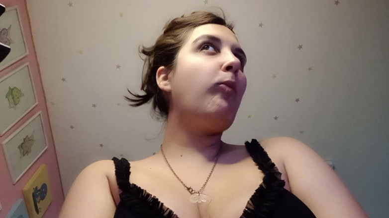 Bunny Looner: Underboob View While Doing Big Bubbles - Bunny Looner
