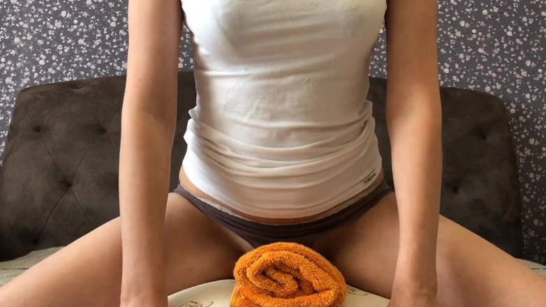 Julia-Softdome: Towel Dry Humping Teen. Sexy Moaning and Strong Orgasm