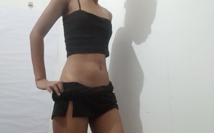 desigirl93: Drobná blonďatá milfka má orgasmy během intimní sólové hry