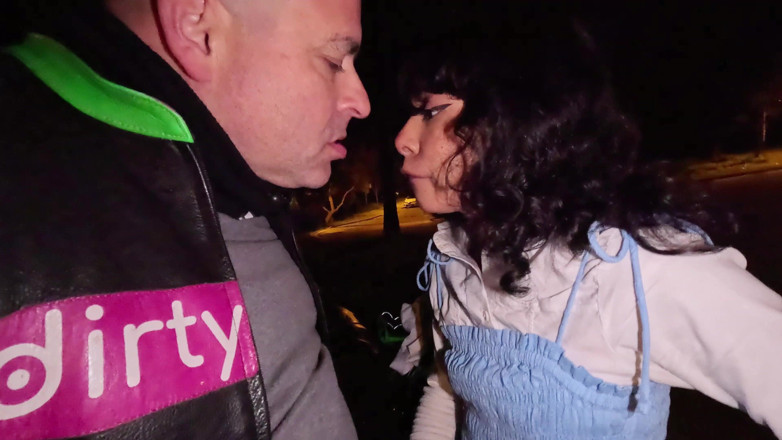 Cindy Luna Petite: Hinterhältiger motorradfick-creampie cindy luna zierlich