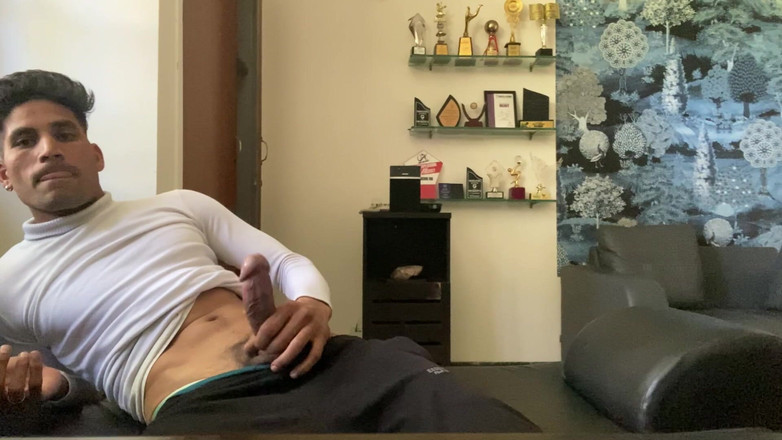 WeakBond365: Promo Hot Top