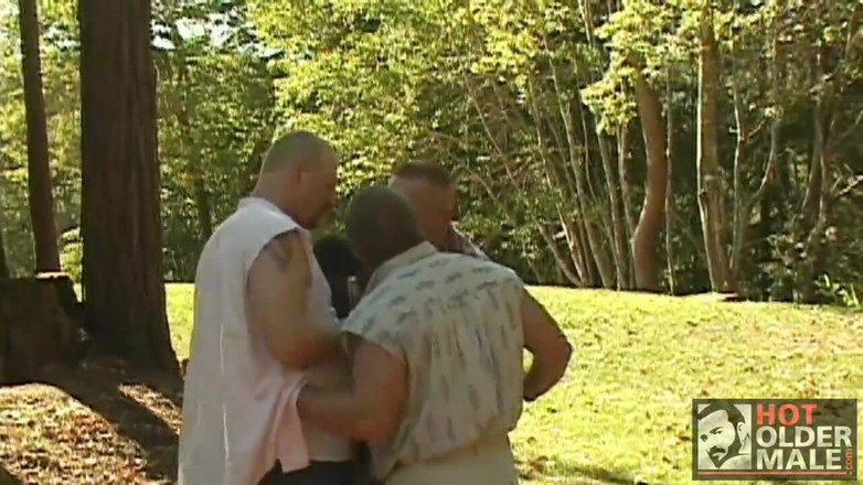 Pantheon men: Ursi din spate: futai în grup