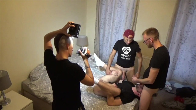 RAW PORN SPY CAM: With double penetraiton bareback for Danny