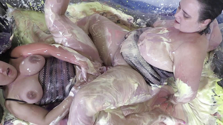 Gunked up girls: Ashley a Sarah sexy špinavá hra