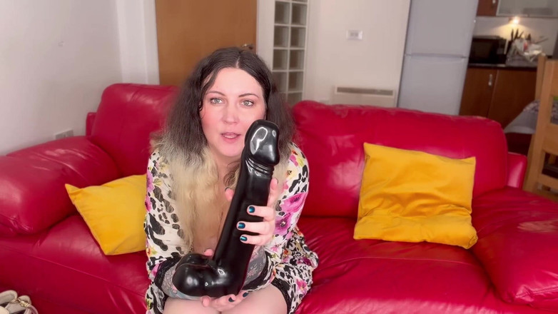 MissFFW: Napalona miss Ffw używa ogromnego dildo