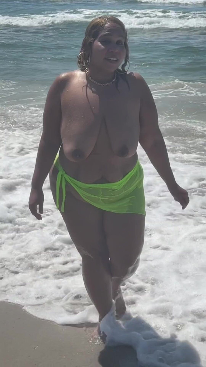 PutiLing: Natural Fat Ass - Thick Legs Tease - Big Tits Areolas - Thong -...