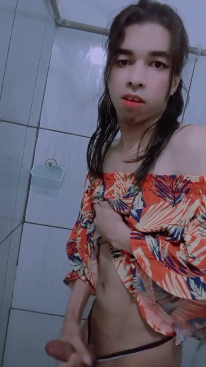 Srta. Carla: 피어싱도 없고, 새 옷도 입고, 창녀처럼 취급받고 싶어 하는 얼굴