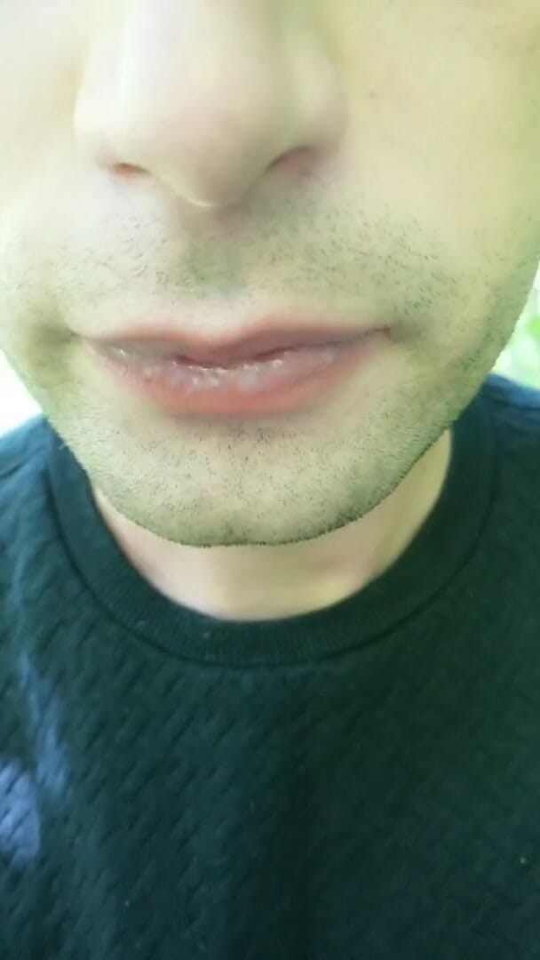 Idmir Sugary: 显示嘴里的精液和吞精 - 在被口爆后单人玩精液