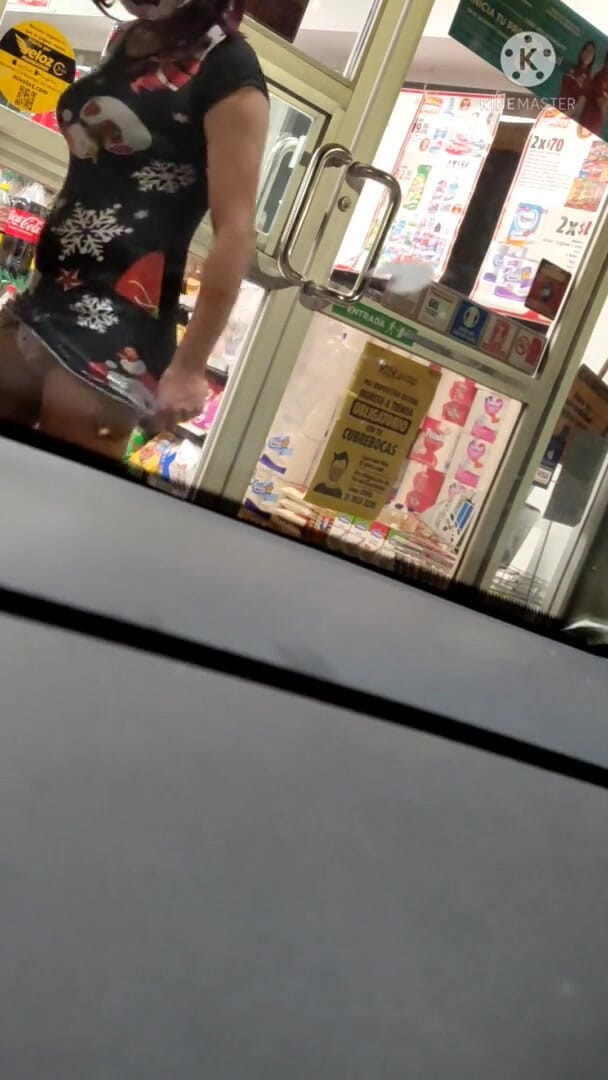 Traviezisha: VEDERE LA PERSOANA 1: Masculul Alfa îmi cere să-i cumpăr băutură în timp...