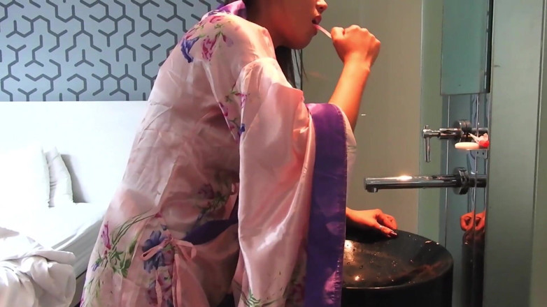 Asian Pussy Vision: Daily morning routine with a short cast leg