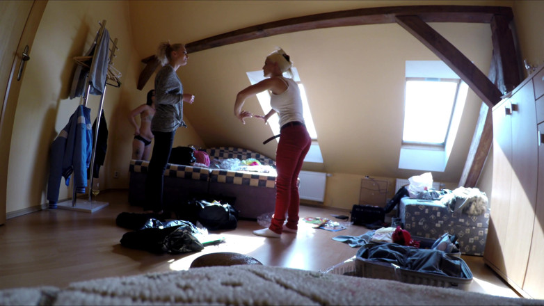 Leon Lambert Girls Twerk Parties CFNM: Fitting room with 4 fully naked girls chatting and choosing clothes