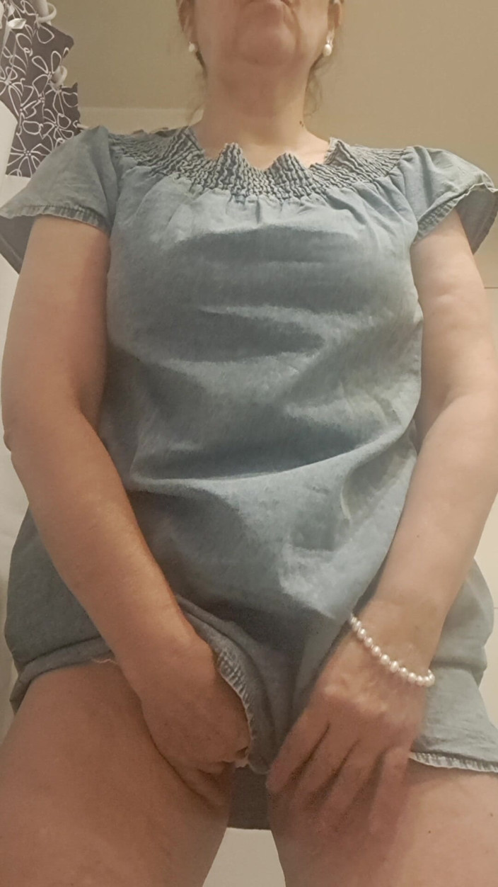 Mommy big hairy pussy: جبهة مورو الإسلامية للتحرير تظهر ما تحت فستانها القصير