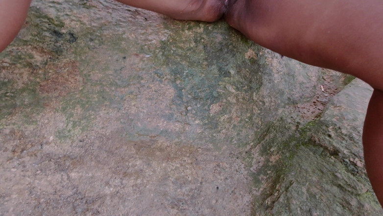 Nicoly Mattos: Dogging Na Praia: Minha Hotwife Se Masturba E Mija Na...