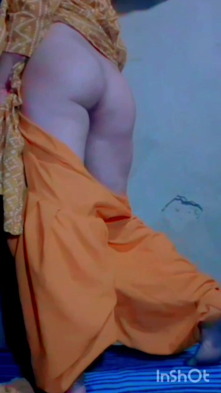 TricolorMusic3: Gadis desi muda ini memiliki pikiran yang kotor. Dia ingin...