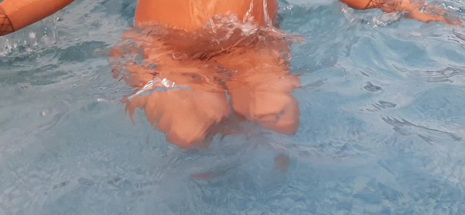 LizAngel: floating boobs