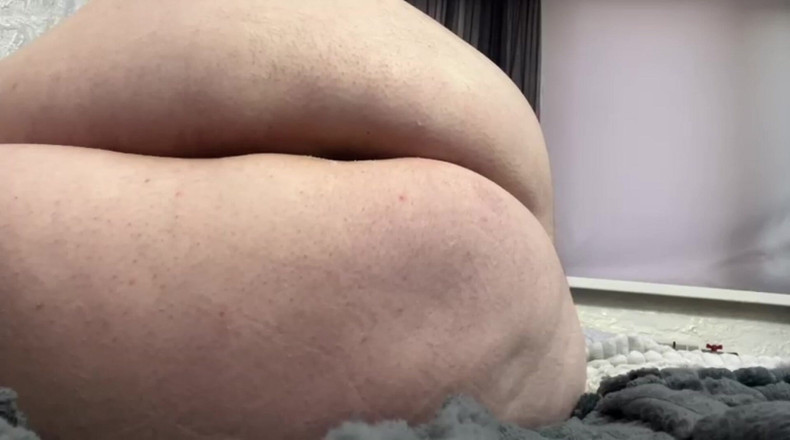 Chubbelle: Me baiser le cul avec un gode en caoutchouc