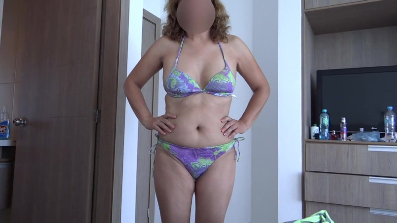 Ardientes69: 在海滩上，我喜欢人们看着我毛茸茸的阴户并让他们的鸡巴硬