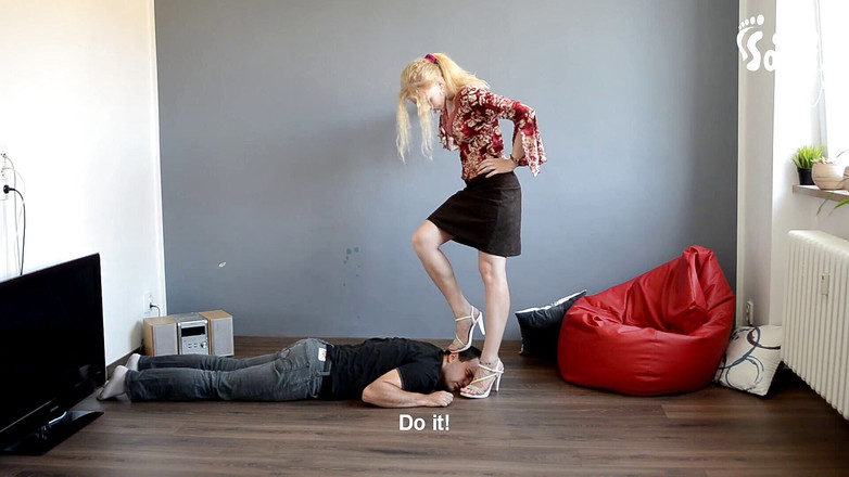 Czech Soles - foot fetish content: Ma voisine est dominatrice