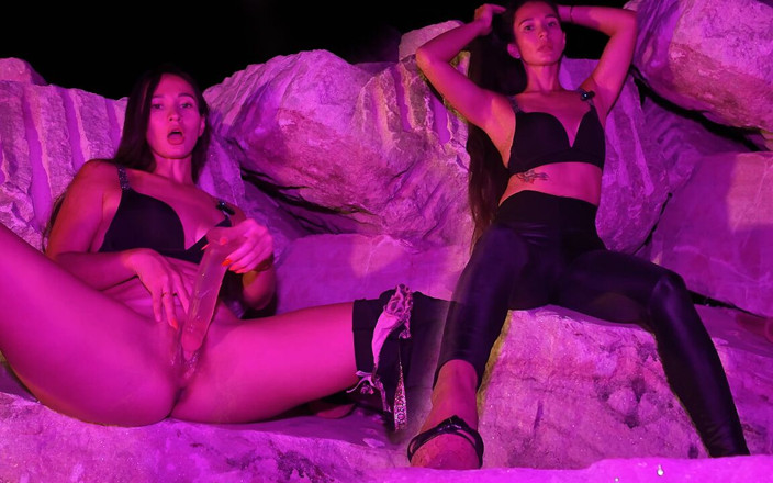PassionBunny: 딜도로 여신의 오르가즘을 느끼는 오지는 오르가즘