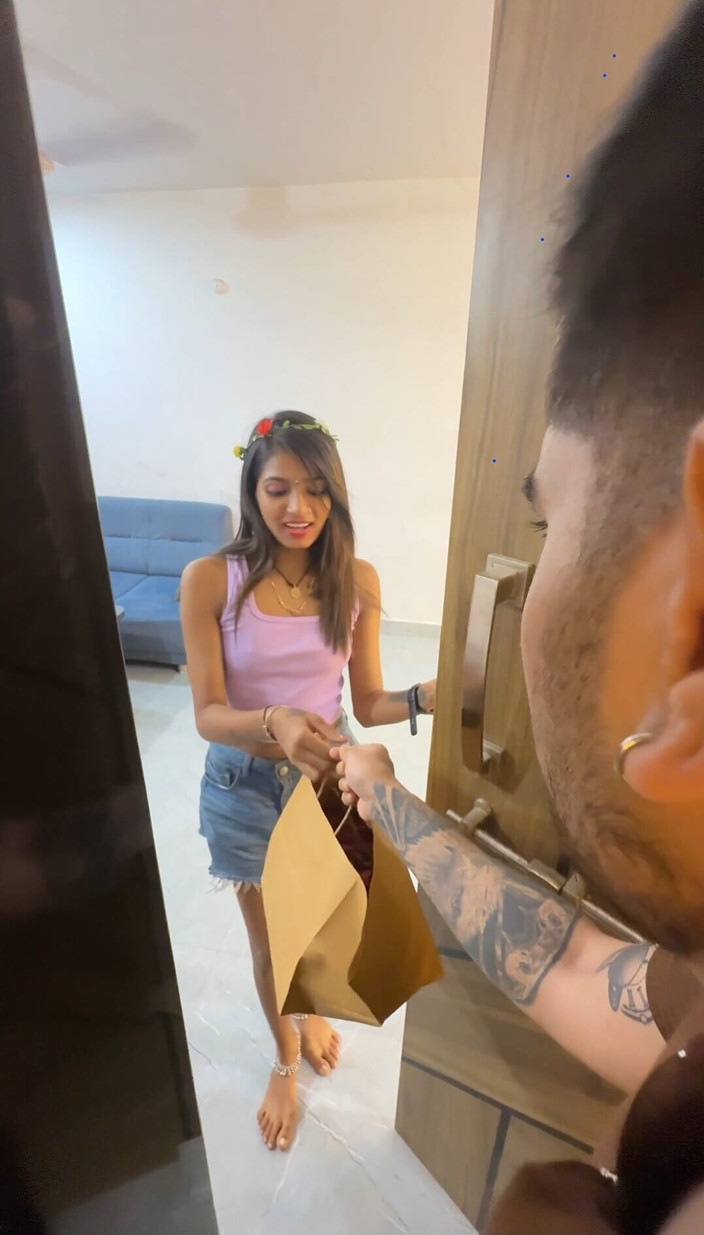 Rolexpapaya: The 'desi Girl' Called the Pizza Delivery Man and Then the...