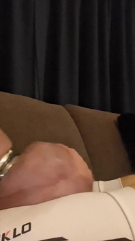 Jerking and Fingering Till Cumin