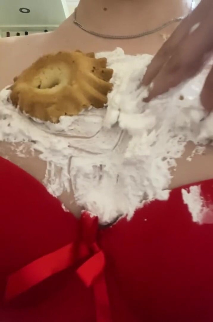 Monnycka: Cupcake manis pada tetek