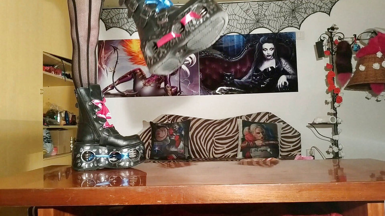 Beth Kinky: मेरे अल्ट्रा प्लेटफॉर्म जूते में घूमना - Beth Kinky