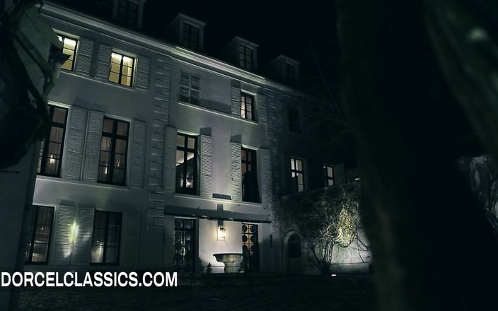 Dorcel classics: Una mucama con curvas que ama el sexo anal