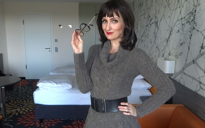 Lady Victoria Valente: 폭유 벨트 28부