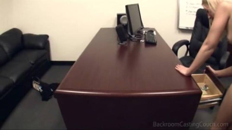 Backroom Casting Couch: 프리 실라