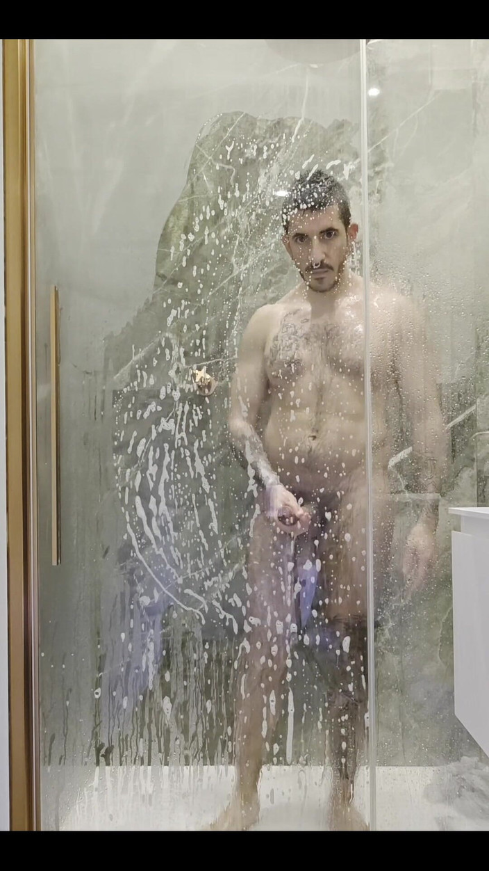 Max Xedephiro: 누가 샤워에서 나와 함께하고 싶어?