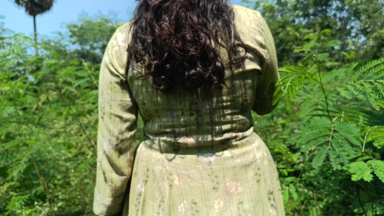 Inba: 继兄在丛林边做爱