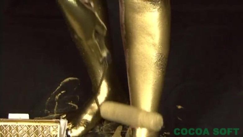 Cocoa Soft: Paint your whole body in gold