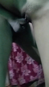 Indická vesnická dívka Těsná kundička indoor sex video, Desi krásná dívka XXX video