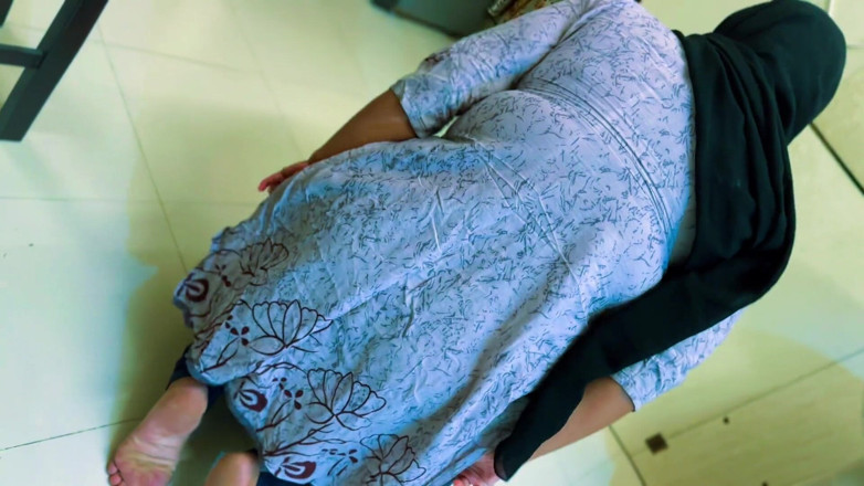 Aria Mia: Pembantu semok mesir yang super semok terjebak di ranjang dan...