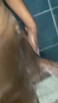 Masturbandome En La Ducha Pensando En Mi Vecina De Gran Culo