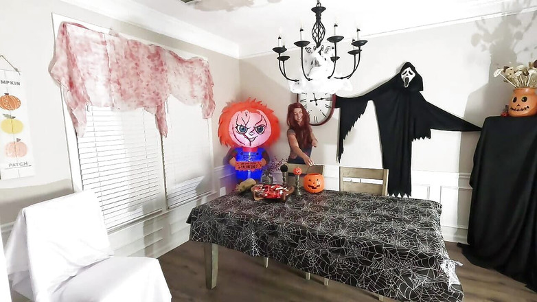 littlebuffbrunette: Sexy Halloween Chucky monta una enorme polla