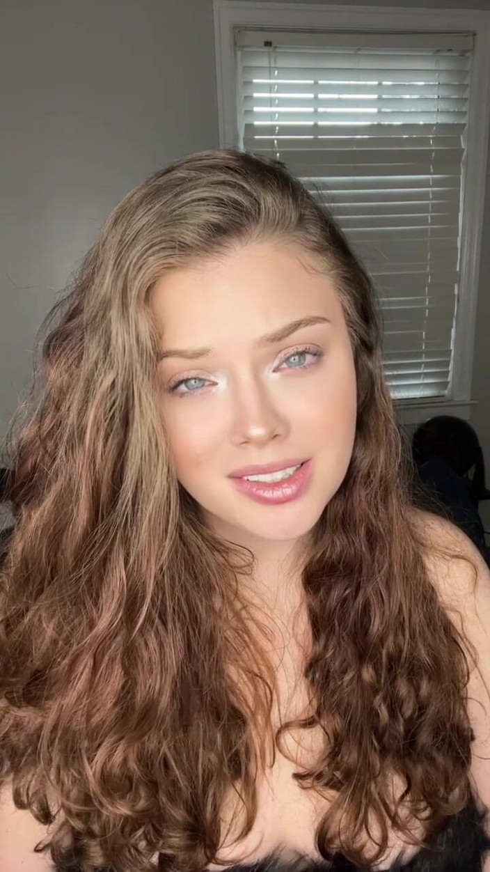 Youdreamgirl123: Derili orta yaşlı seksi kadın domme kadın kılıklı oğlan rol...