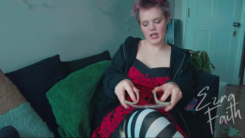 Ezra faith: El nuevo comienzo de hermanastro - strip poker y follando a...