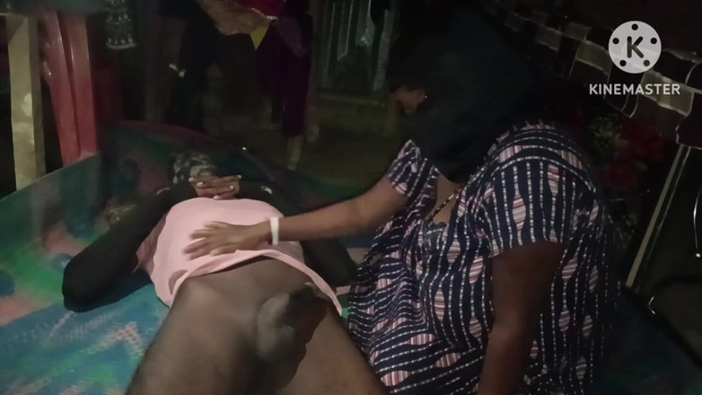 Chmeli1: Bhabhi suce le pénis avec beaucoup de plaisir