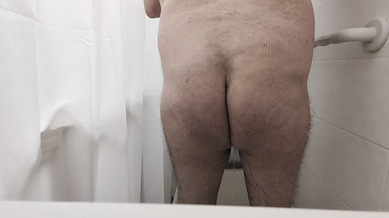 Cj43: Arătându-mi corpul în timp ce fac un duș