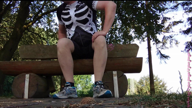 Carmen_Nylonjunge: 在骑自行车时穿连裤袜 1 ** 脱衣舞 **