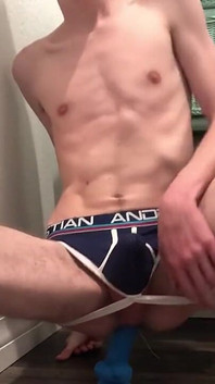 Twink chịch một dương vật giả 7 inch