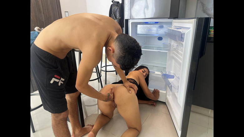 Hilary palvin: Convenzo a Mi Hermanastro De Follarme a Cambio De Limpiar...