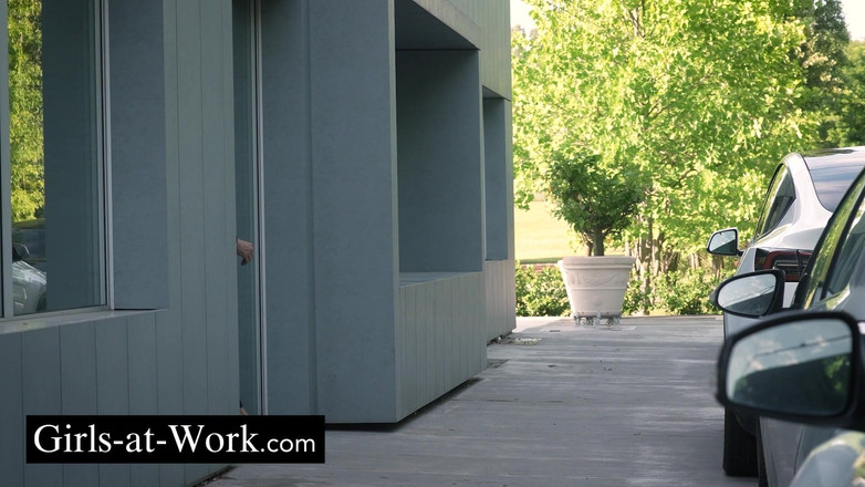 Girls At Work: Między kolegami, między pragnieniami