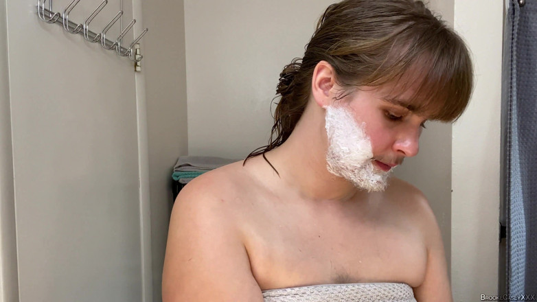Brooke Casey: 第一次刮我的面部头发
