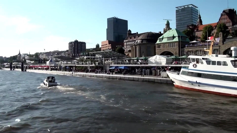 MMV Films and Clips XXX: De Pittige Avonturen Van Biggi Bardot in Hamburg Tijdens Het...