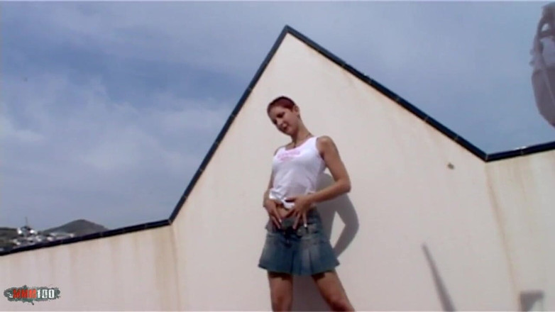 MMM100: Katia: Katia miang berbogel di atas teres