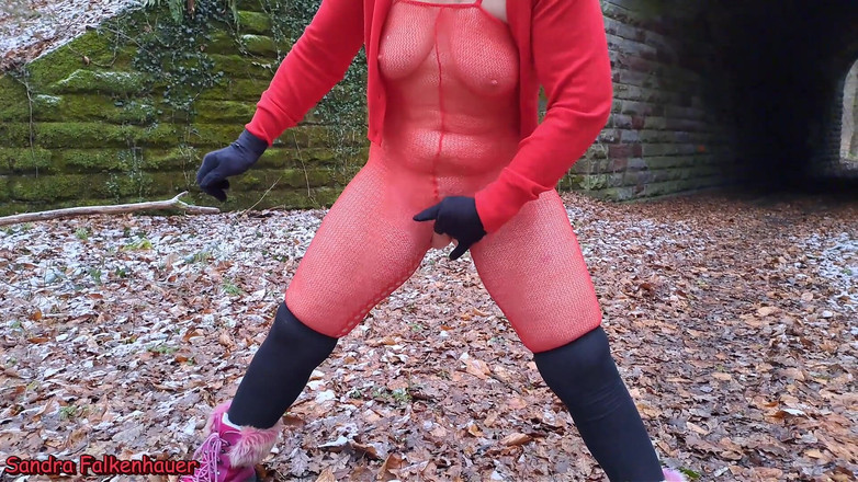 Sandra Falkenhauer: Traje Vermelho