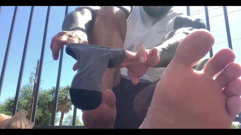 Jasons feet: 我在 UPS 外面